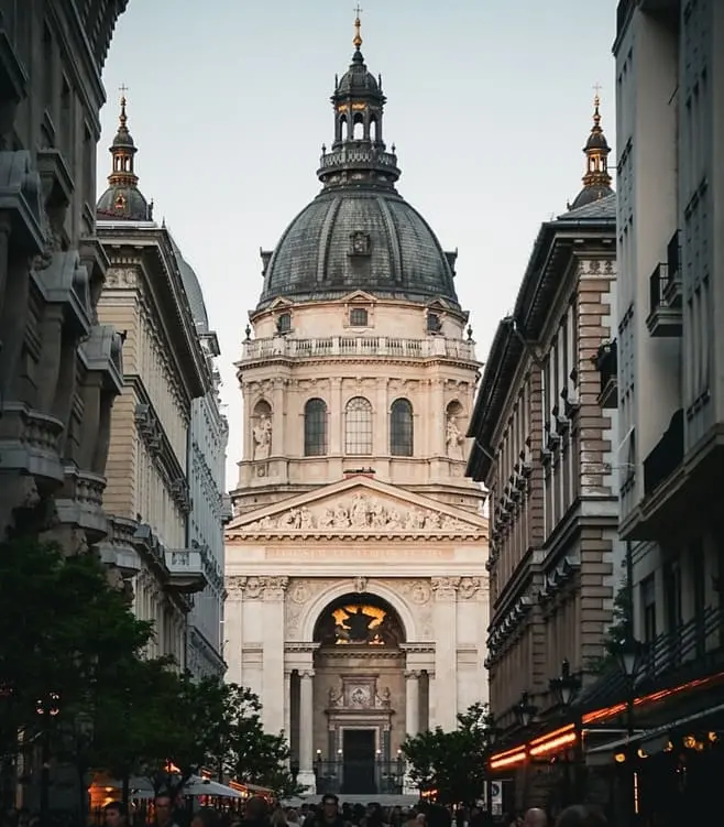 Basilique Saint-Étienne Budapest intérieur coupole dorée