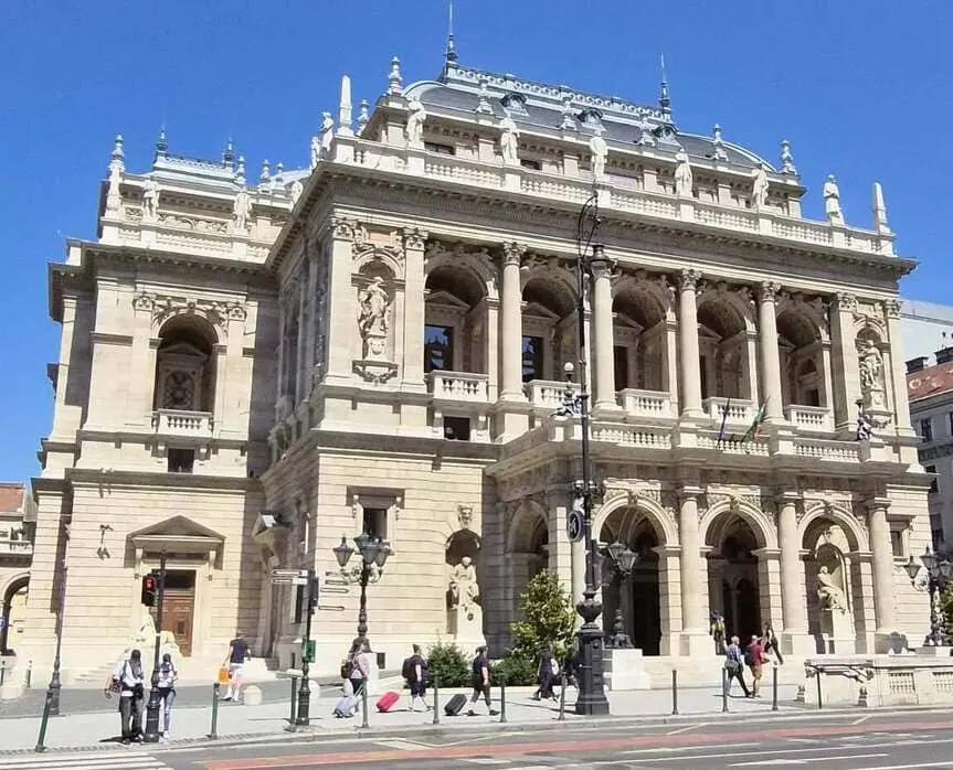 Opéra d'État de Budapest avenue Andrássy UNESCO visite à vélo