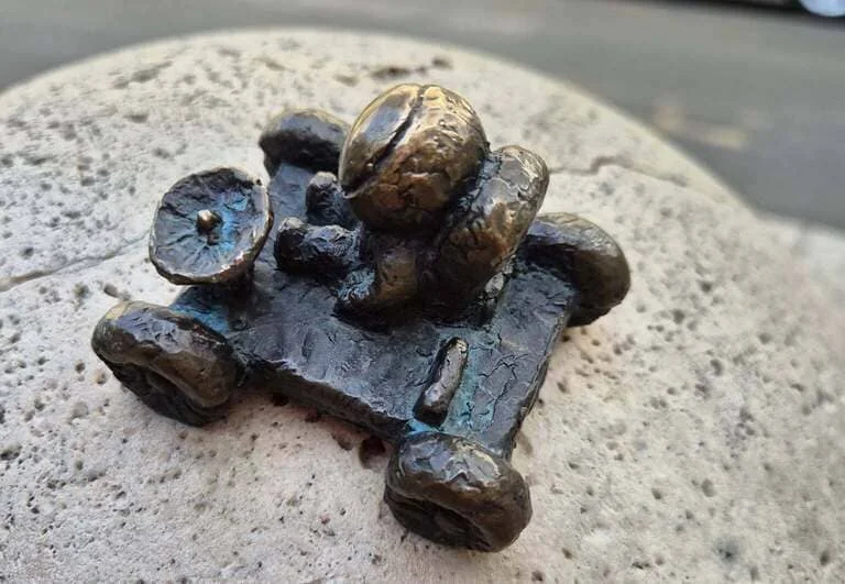 Statue Kolodko du rover lunaire sur Hold utca, rue de la Lune à Budapest