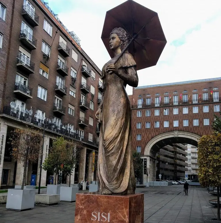 Statue de Sissi Budapest — Élisabeth impératrice d'Autriche reine de Hongrie