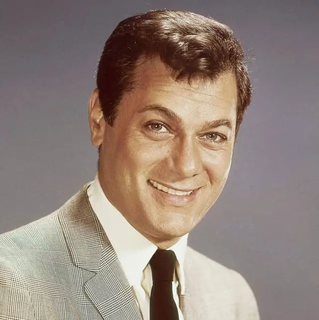 Tony Curtis — Bernard Schwartz, né de parents hongrois du quartier juif de Budapest