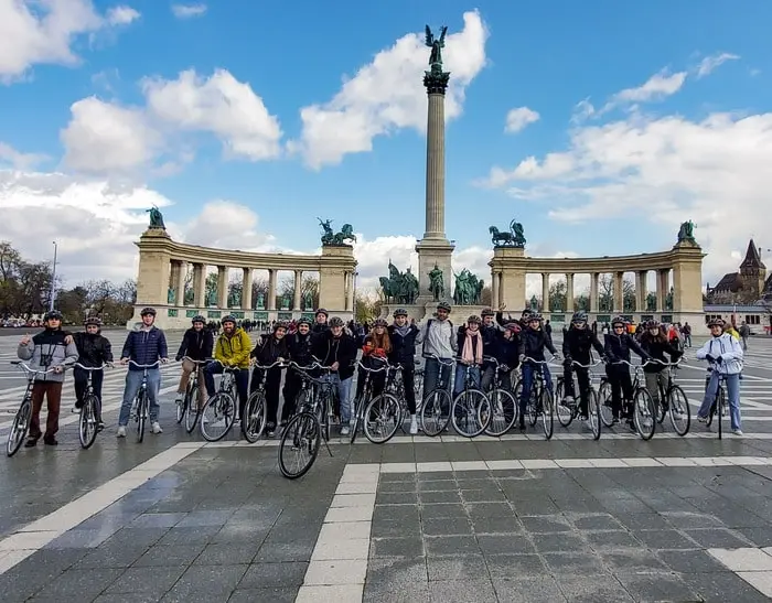 Visite guidée Budapest à vélo en français — Loïc guide privé francophone